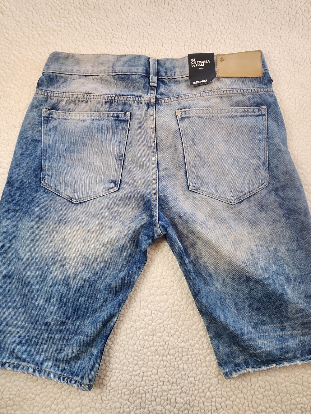H&M &DENIM Men's Acid Wash Bleached Light Blue Denim Bermuda Shorts Size 34 NWT